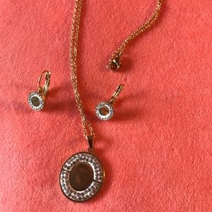 Necklace and earings